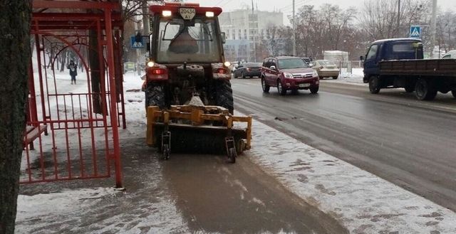 У місті чергує 383 одиниці снігоприбиральної та допоміжної техніки «Київавтодору»