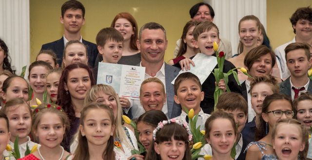 Віталій Кличко вручив талановитим дітям стипендії міського голови (+відео)