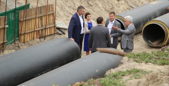 Віталій Кличко перевірив, як триває ремонт тепломережі на проспекті Соборності, який завершать за три тижні