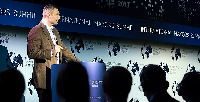 Віталій Кличко на Міжнародному саміті мерів: «Київ – перше місто в Україні, яке розпочало успішно впроваджувати «розумні» технології»