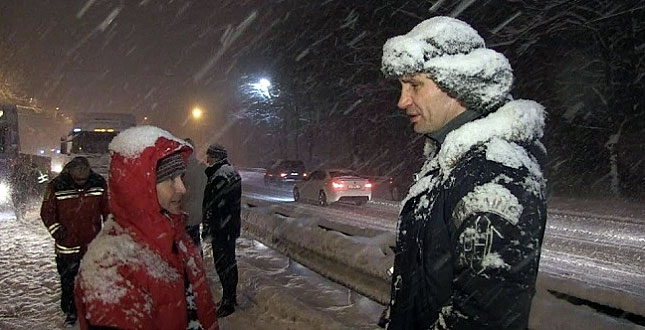 Віталій Кличко вночі перевіряє, як прибирають Київ від снігу
