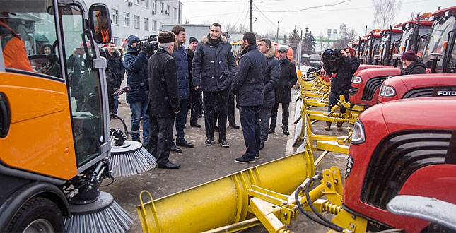 Віталій Кличко: «Ми продовжуємо закуповувати сучасну снігоприбиральну техніку, щоб оперативно прибирати місто взимку»