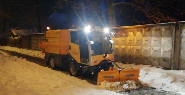 333 одиниці снігоприбиральної техніки та 64 бригади з ручного прибирання «Київавтодору» забезпечуватимуть зимове утримання доріг протягом дня