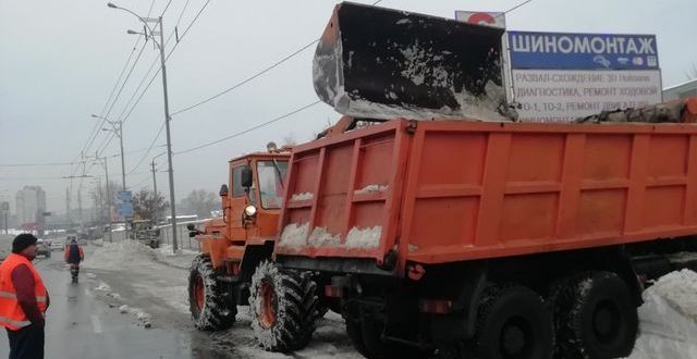 «Київавтодор» упродовж 2–3 грудня вивіз зі столичних вулиць та доріг 5631 тонну снігу