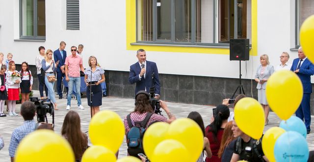 Віталій Кличко відкрив нову найсучаснішу школу в Україні та привітав учнів і вчителів із початком навчального року (+відео)