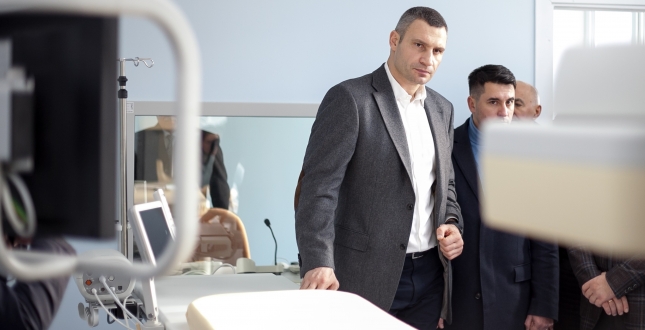 Віталій Кличко: «Ми закуповуємо для медзакладів столиці сучасне обладнання, щоб кияни отримували допомогу високого рівня»