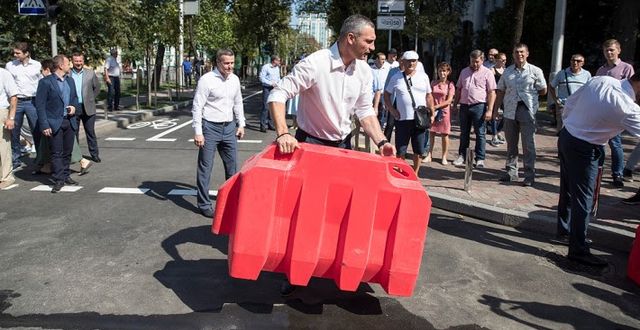 Віталій Кличко відкрив рух оновленою вулицею Леонтовича (+відео)