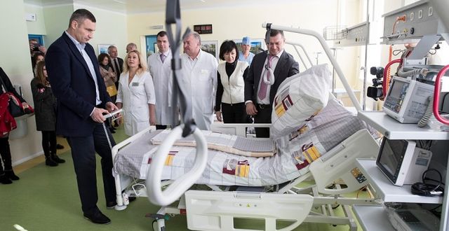Віталій Кличко перевірив, як відремонтували відділення у Київській міській клінічній лікарні № 1 та центрі «Академія здоров’я людини» (+фото, відео)