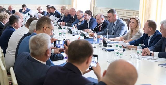 Віталій Кличко: «Органи місцевого самоврядування розраховують на конструктивну позицію уряду щодо вирішення проблем бюджетного забезпечення громад» (+відео)
