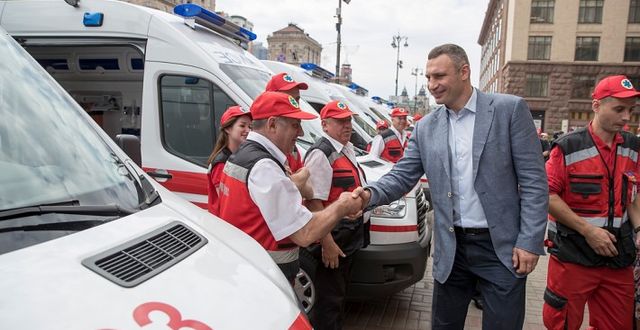 Віталій Кличко передав 25 сучасних швидких для потреб екстреної медичної допомоги столиці та привітав медиків із професійним святом (+відео)